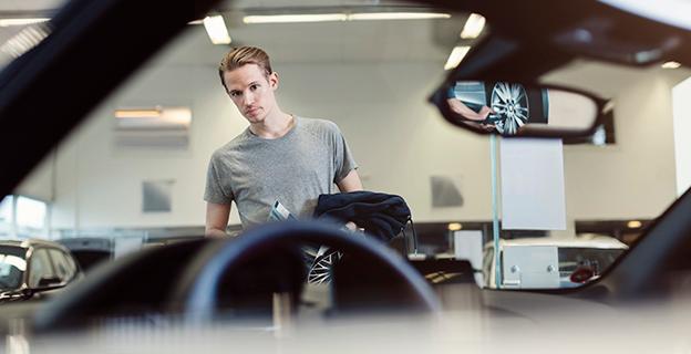 What Three Hundred Thousand Returning E V Leases Mean for Dealership Inventory Strategy.